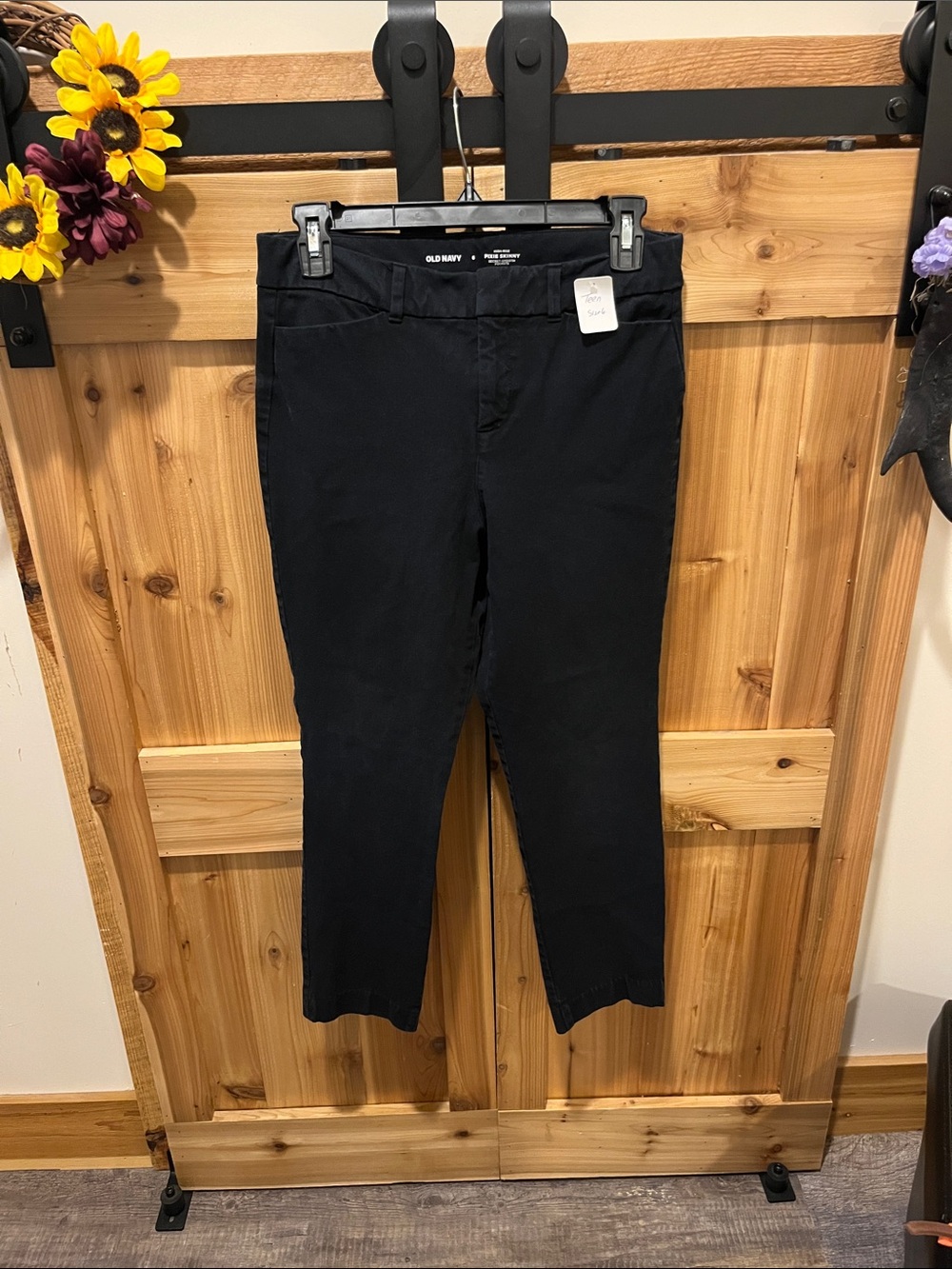 Old Navy Black High-Rise Pixie Skinny Straight Ankle Jeans